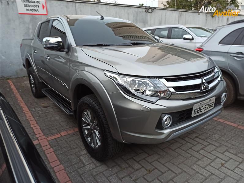 L200 TRITON 2.4 16V Turbo Sport Hpe-s CD 4X4 L200 TRITON 2.4 16V Turbo Sport Hpe-s CD 4X4