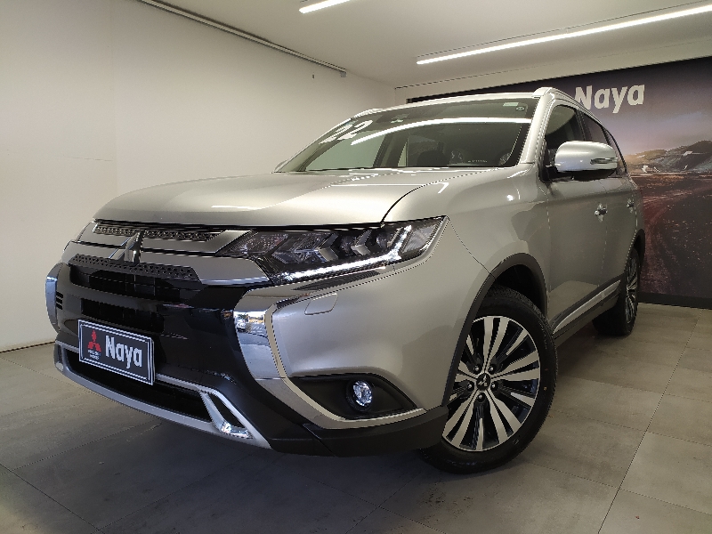 OUTLANDER 2.2 Mivec Di-d Hpe-s AWD OUTLANDER 2.2 Mivec Di-d Hpe-s AWD